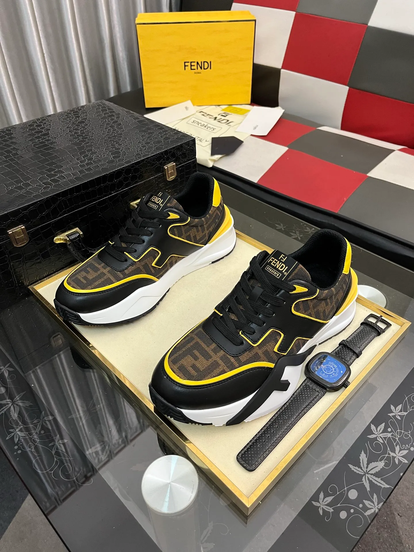 Men's men's shoes 💰560⌚️⌚️FENDI.•FENDI unique modern style sneakers. Counter purchasing🏃casual shoes😍😍 Original breathable fly-knit mesh imported from Italy (refuses to discolor and abrade feet) soles: Original soles specially provided by the original factory, super cool😍 French lazy style design ⚠️ Original quality, super comfortable and wear-resistant original soles. Code number: 38-442️⃣Colors available